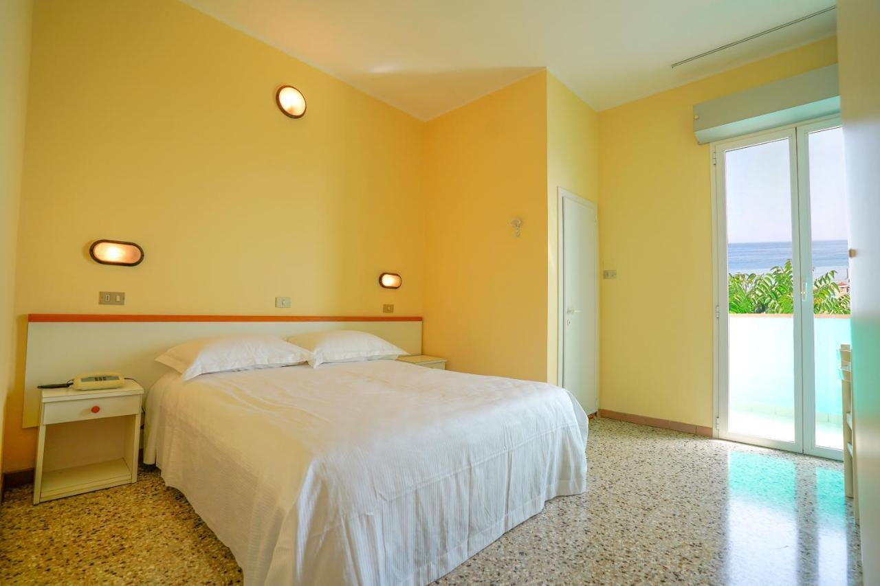 Hotel Mondial Rimini Eksteriør billede