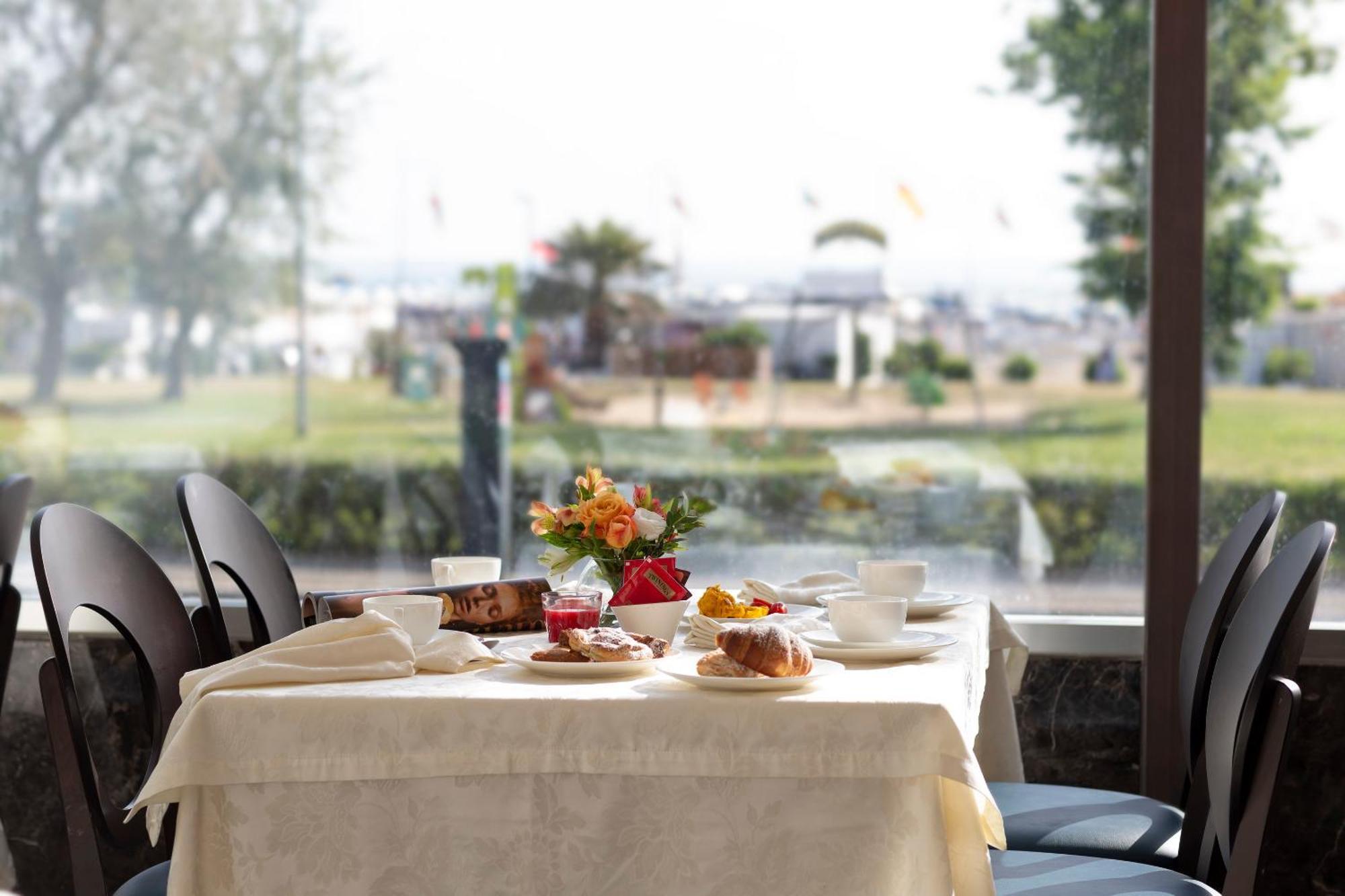 Hotel Mondial Rimini Eksteriør billede